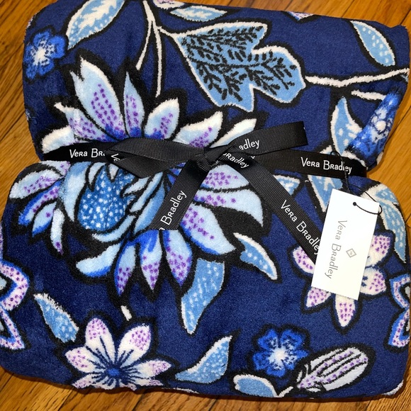 Vera Bradley Other - NWT Vera Bradley Oversized Cozy Fleece Blanket